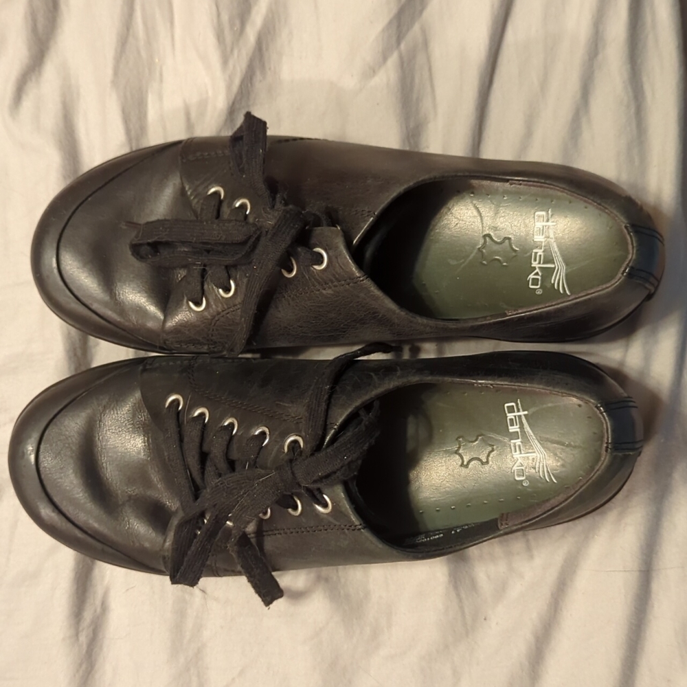 Woman's Dansko lace up shoe